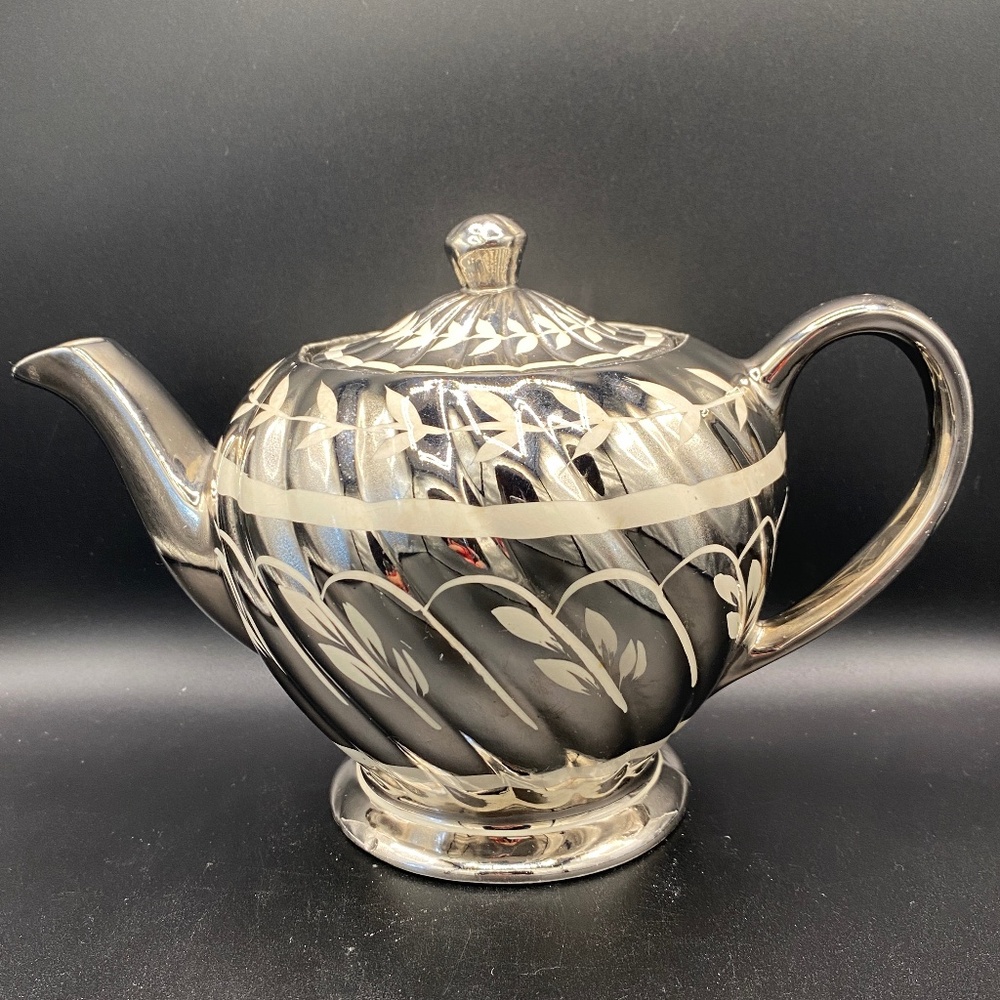 Sadler Tea Pot #1601 B silver swirl with white leaves VTG 1940's UK